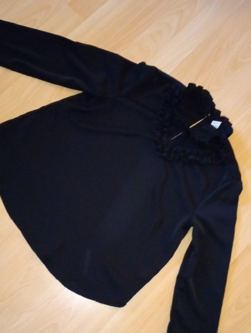 💲1⃣❤▶▶SHEIN Black Top with Ruffle Trim